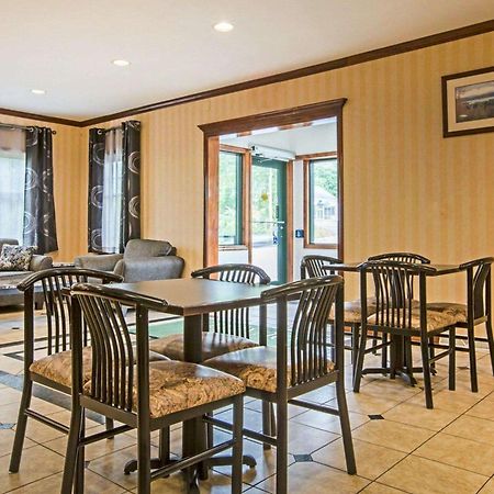 Econo Lodge Glens Falls - Lake George Ngoại thất bức ảnh