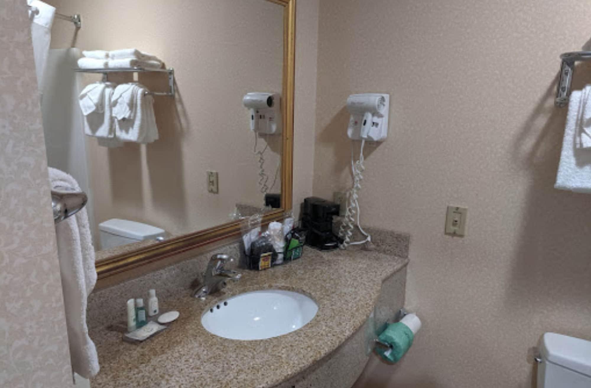 Econo Lodge Glens Falls - Lake George Ngoại thất bức ảnh