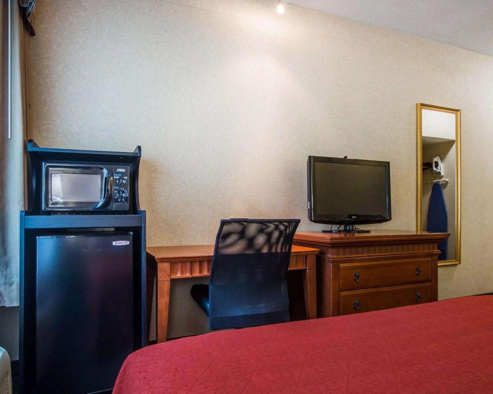 Econo Lodge Glens Falls - Lake George Ngoại thất bức ảnh