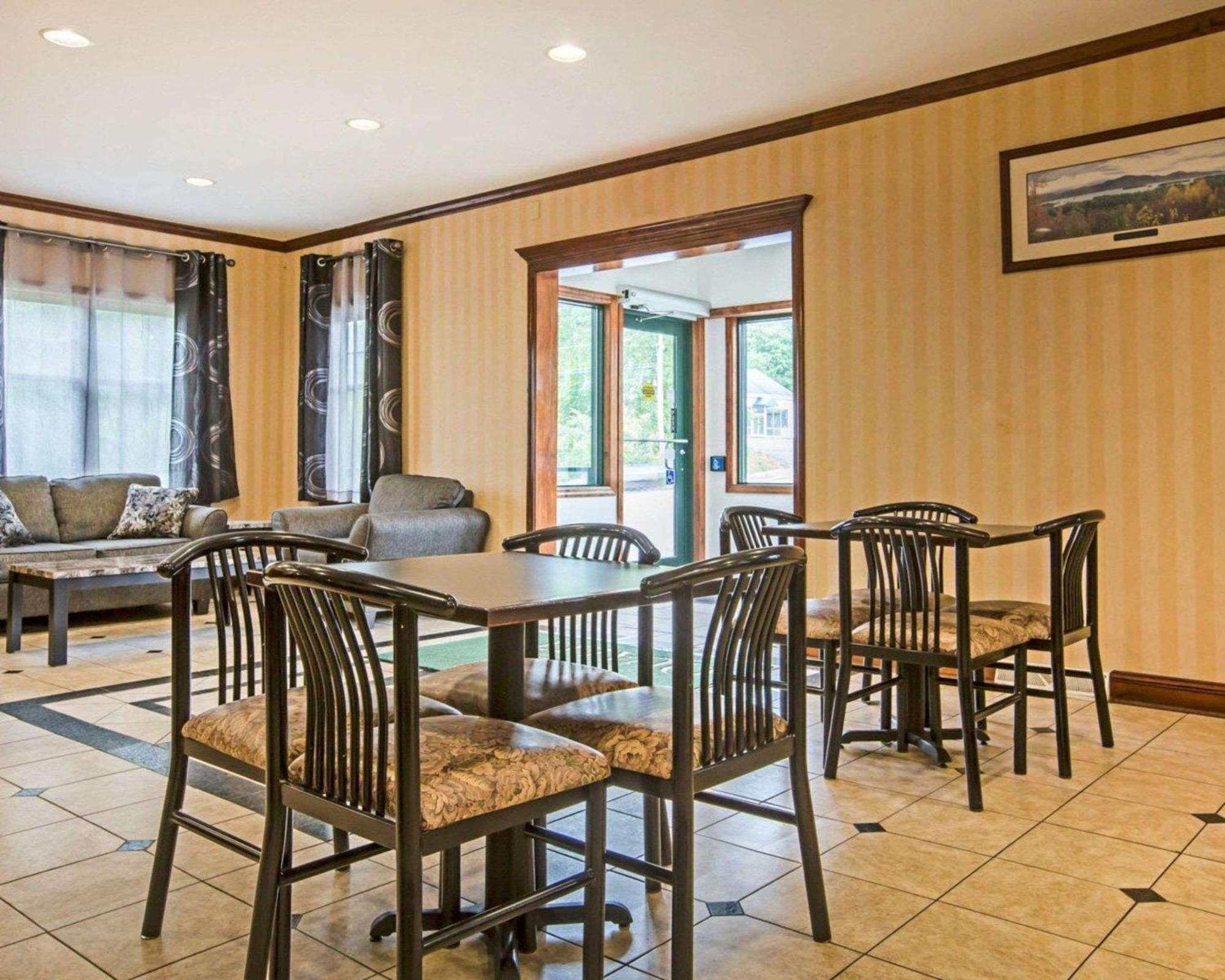 Econo Lodge Glens Falls - Lake George Ngoại thất bức ảnh