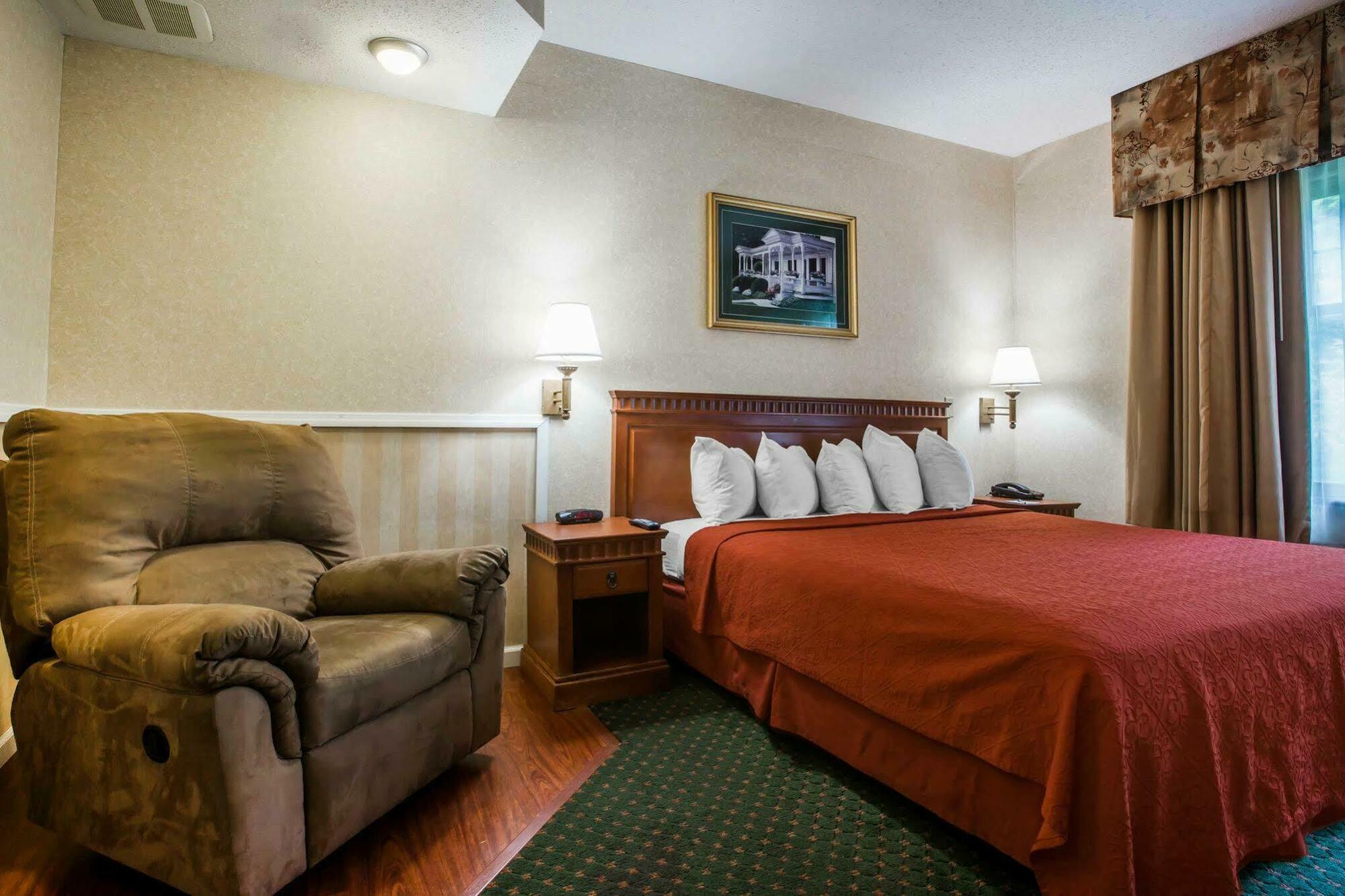 Econo Lodge Glens Falls - Lake George Ngoại thất bức ảnh